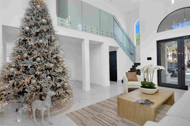 15721 NW 79th Ct, Miami Lakes, FL 33016