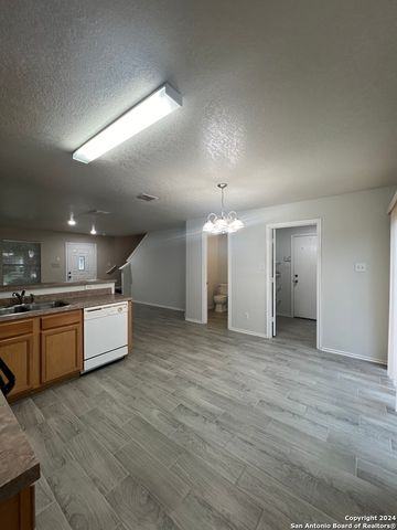 415 SHADBUSH ST, San Antonio, TX 78245