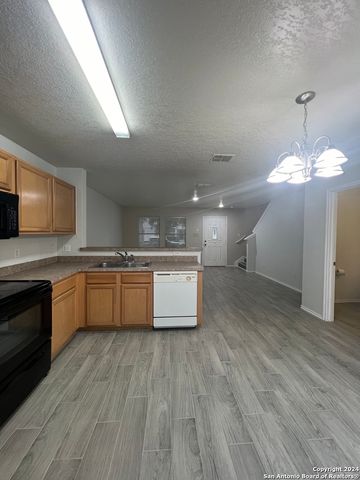 415 SHADBUSH ST, San Antonio, TX 78245