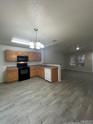 415 SHADBUSH ST, San Antonio, TX 78245