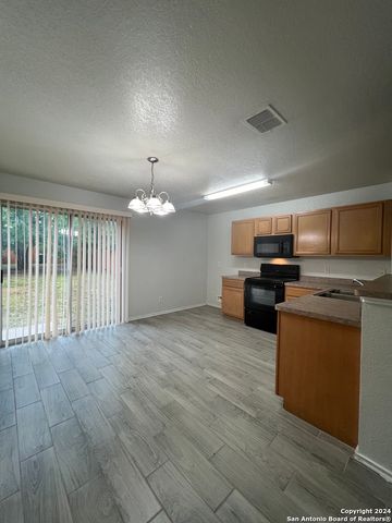 415 SHADBUSH ST, San Antonio, TX 78245