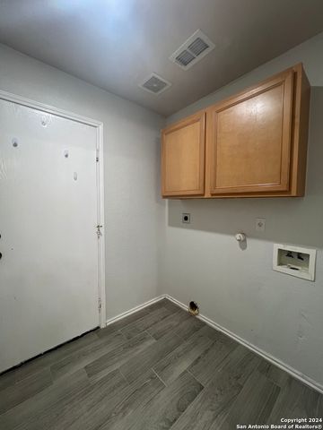 415 SHADBUSH ST, San Antonio, TX 78245