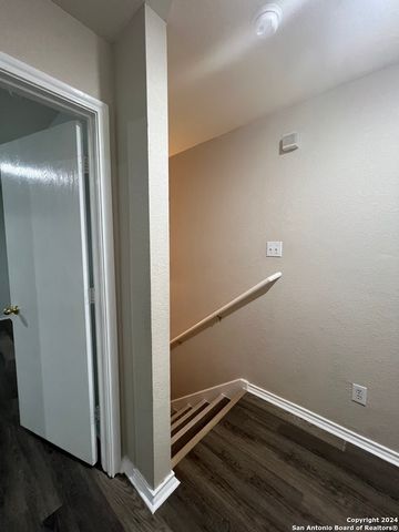 415 SHADBUSH ST, San Antonio, TX 78245