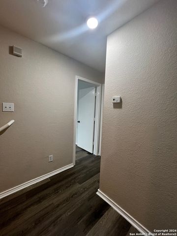 415 SHADBUSH ST, San Antonio, TX 78245