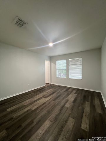 415 SHADBUSH ST, San Antonio, TX 78245