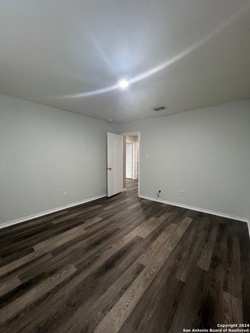 415 SHADBUSH ST, San Antonio, TX 78245