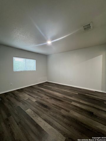 415 SHADBUSH ST, San Antonio, TX 78245