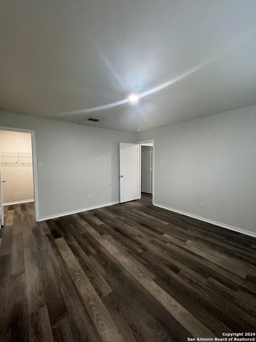 415 SHADBUSH ST, San Antonio, TX 78245