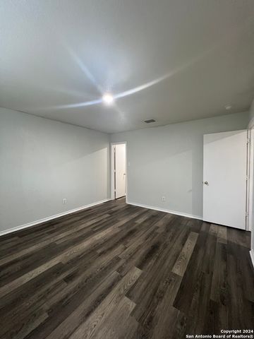 415 SHADBUSH ST, San Antonio, TX 78245