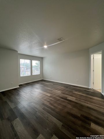 415 SHADBUSH ST, San Antonio, TX 78245