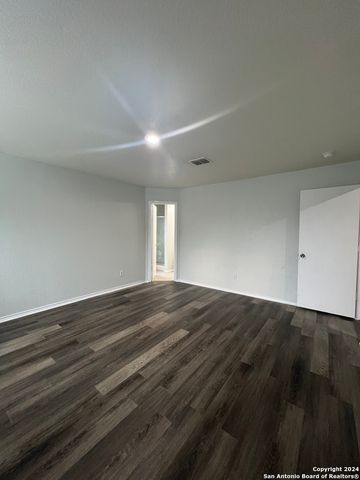 415 SHADBUSH ST, San Antonio, TX 78245