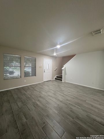 415 SHADBUSH ST, San Antonio, TX 78245