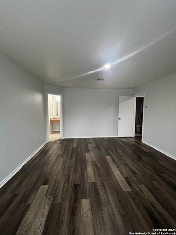 415 SHADBUSH ST, San Antonio, TX 78245