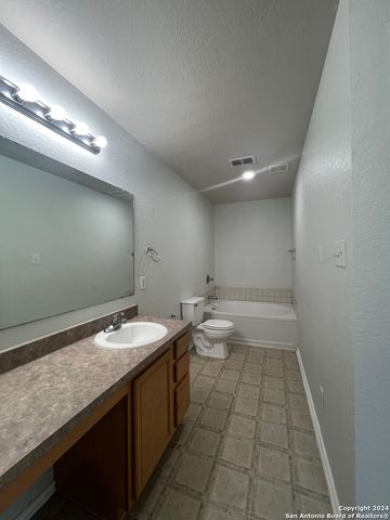 415 SHADBUSH ST, San Antonio, TX 78245