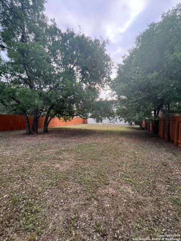 415 SHADBUSH ST, San Antonio, TX 78245