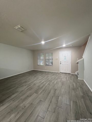 415 SHADBUSH ST, San Antonio, TX 78245