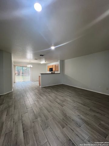 415 SHADBUSH ST, San Antonio, TX 78245