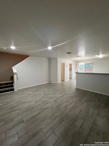 415 SHADBUSH ST, San Antonio, TX 78245