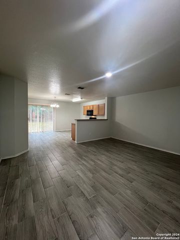 415 SHADBUSH ST, San Antonio, TX 78245