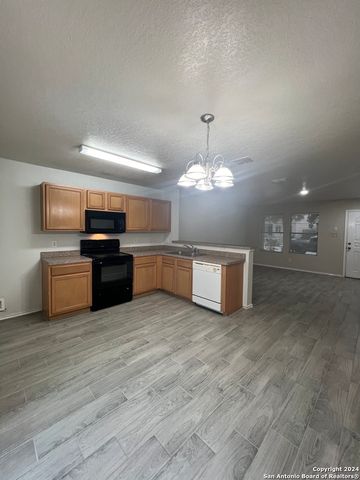 415 SHADBUSH ST, San Antonio, TX 78245