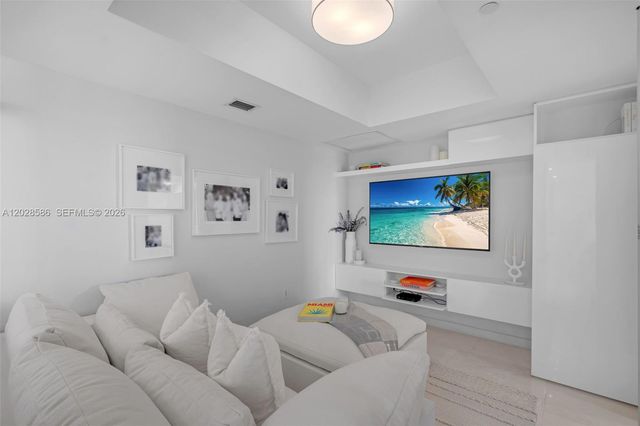 465 Brickell Ave 2703, Miami, FL 33131