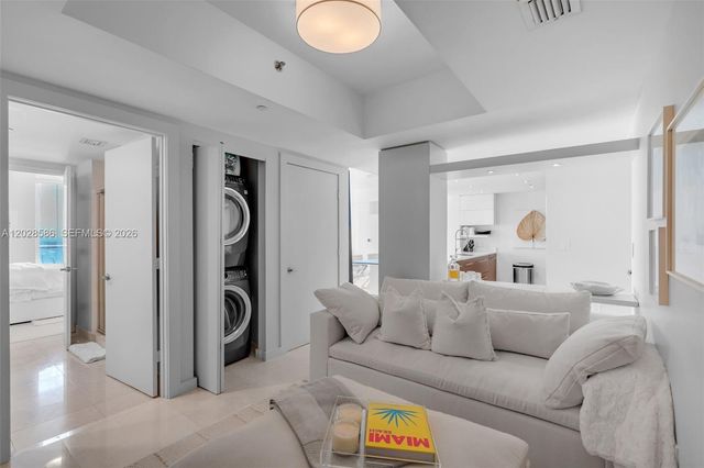 465 Brickell Ave 2703, Miami, FL 33131