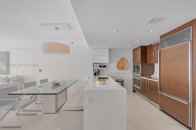 465 Brickell Ave 2703, Miami, FL 33131