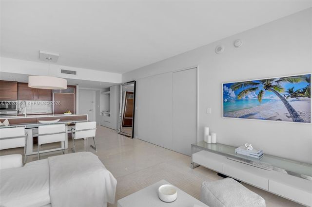 465 Brickell Ave 2703, Miami, FL 33131