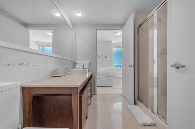 465 Brickell Ave 2703, Miami, FL 33131