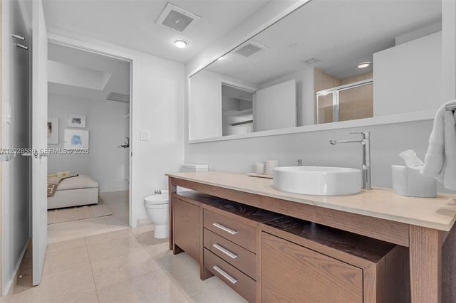 465 Brickell Ave 2703, Miami, FL 33131