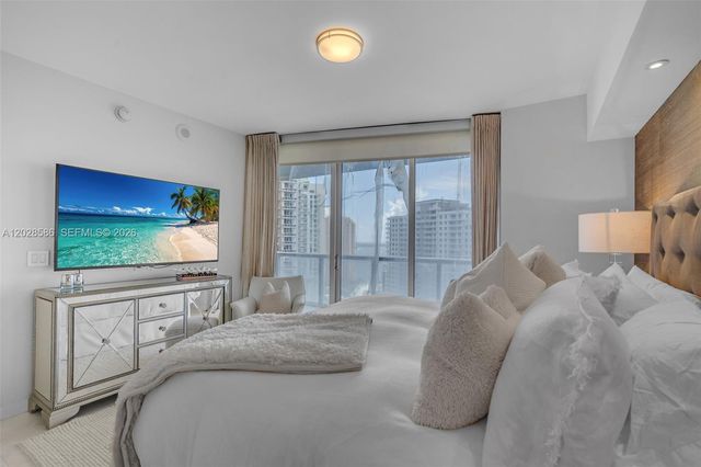 465 Brickell Ave 2703, Miami, FL 33131