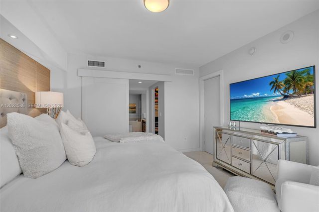 465 Brickell Ave 2703, Miami, FL 33131