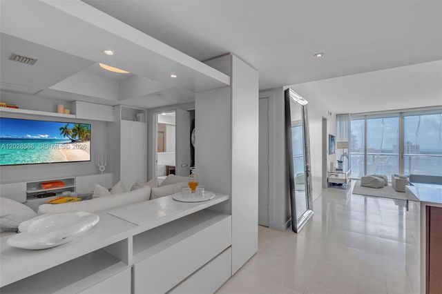 465 Brickell Ave 2703, Miami, FL 33131