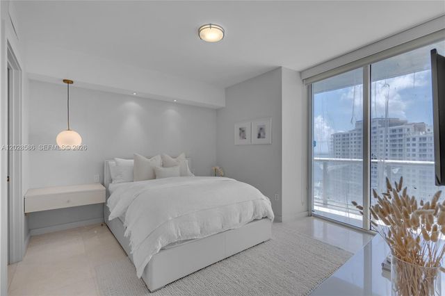465 Brickell Ave 2703, Miami, FL 33131