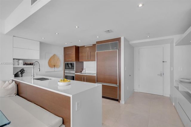 465 Brickell Ave 2703, Miami, FL 33131