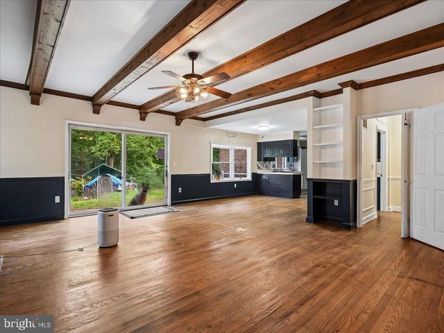 9935 HIGHLAND DR, Marshall, VA 20115