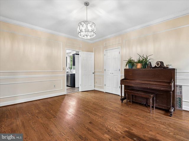 9935 HIGHLAND DR, Marshall, VA 20115