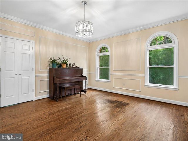 9935 HIGHLAND DR, Marshall, VA 20115