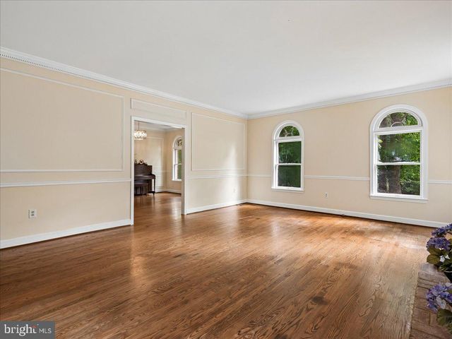 9935 HIGHLAND DR, Marshall, VA 20115