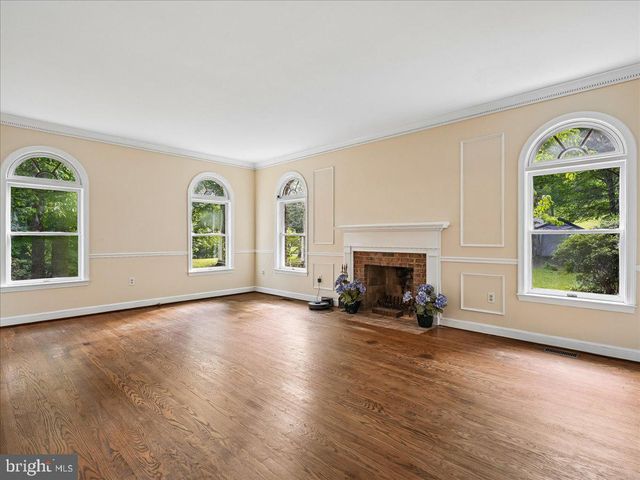9935 HIGHLAND DR, Marshall, VA 20115