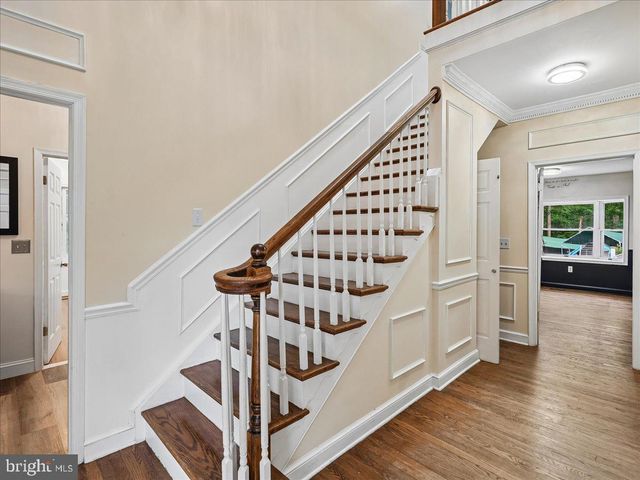 9935 HIGHLAND DR, Marshall, VA 20115