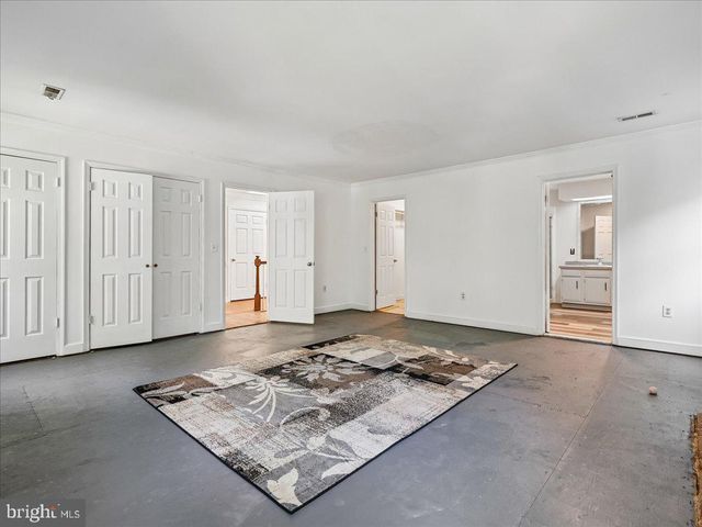 9935 HIGHLAND DR, Marshall, VA 20115