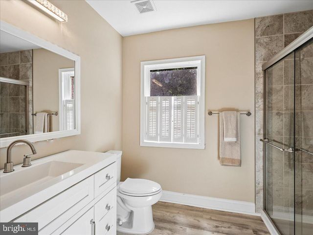 9935 HIGHLAND DR, Marshall, VA 20115