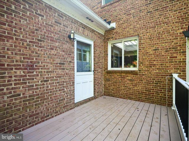 9935 HIGHLAND DR, Marshall, VA 20115
