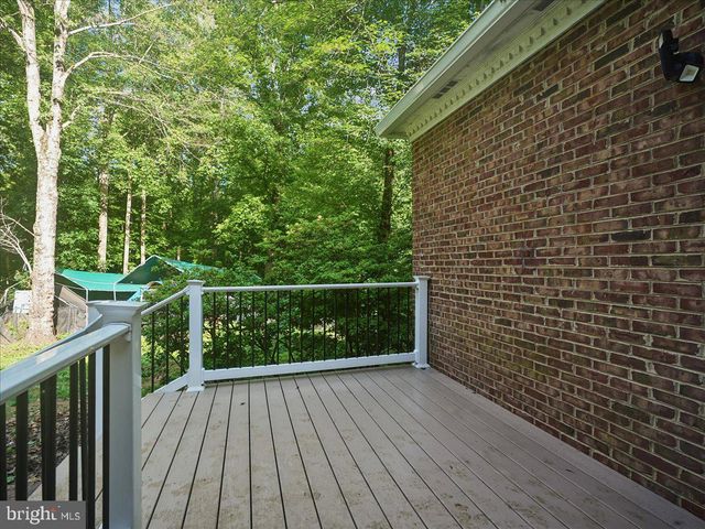 9935 HIGHLAND DR, Marshall, VA 20115
