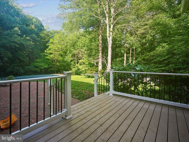 9935 HIGHLAND DR, Marshall, VA 20115