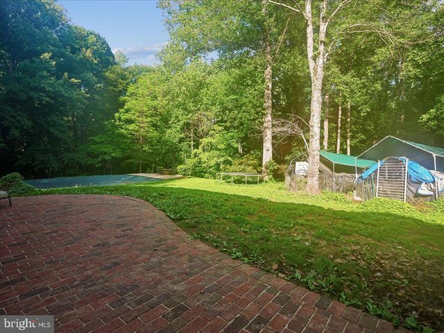 9935 HIGHLAND DR, Marshall, VA 20115