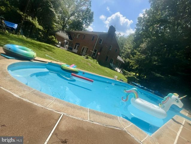 9935 HIGHLAND DR, Marshall, VA 20115