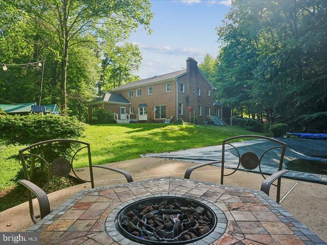 9935 HIGHLAND DR, Marshall, VA 20115