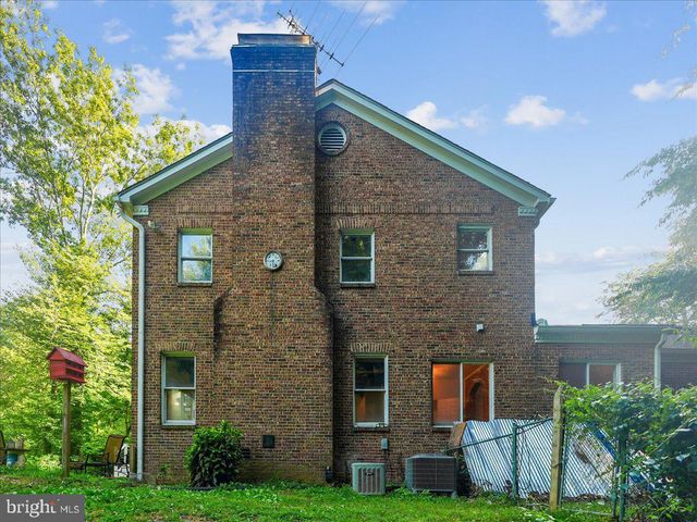 9935 HIGHLAND DR, Marshall, VA 20115